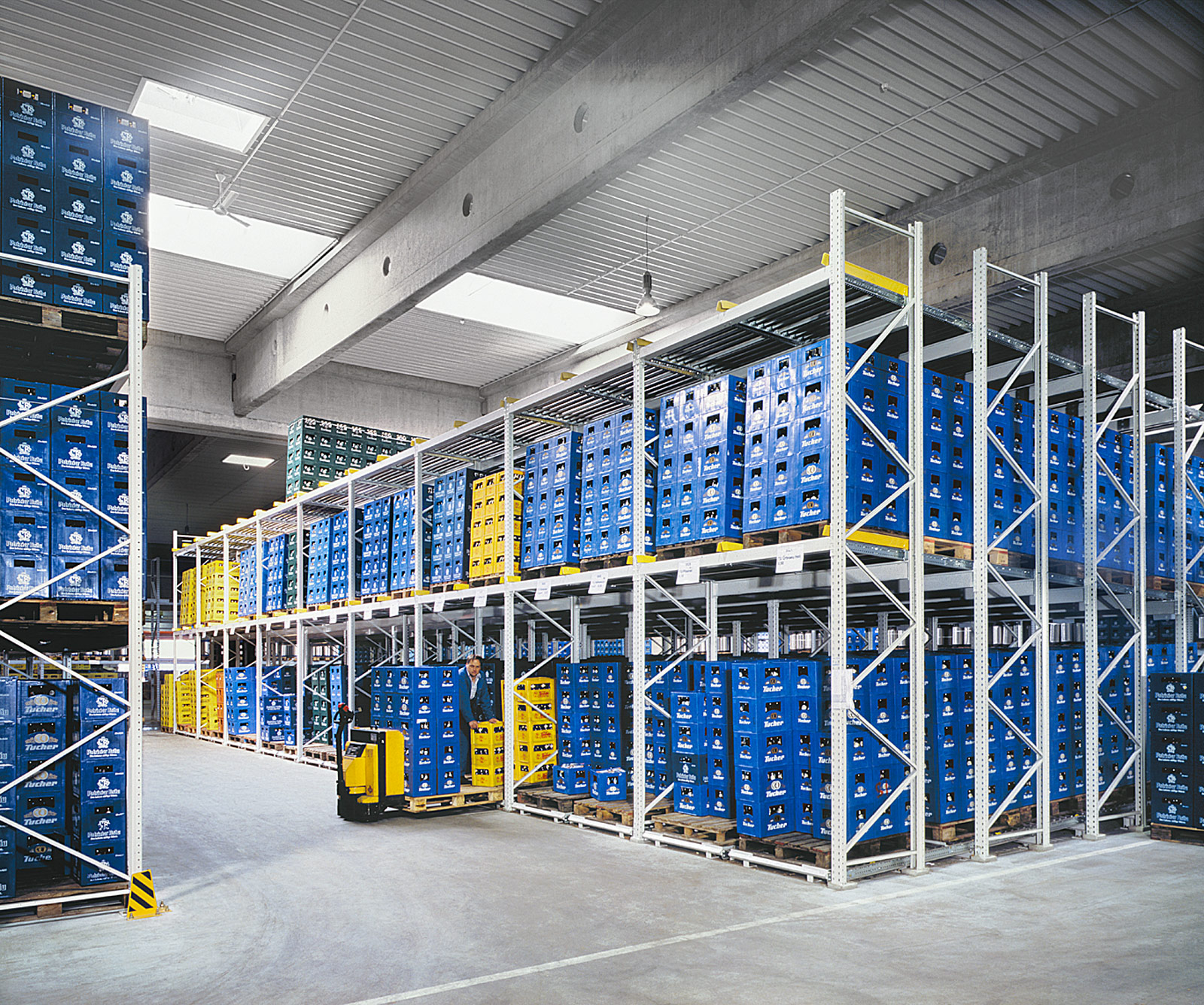 einschublager-und-durchlauflager-palettenregale-getraenkeindustrie.jpg